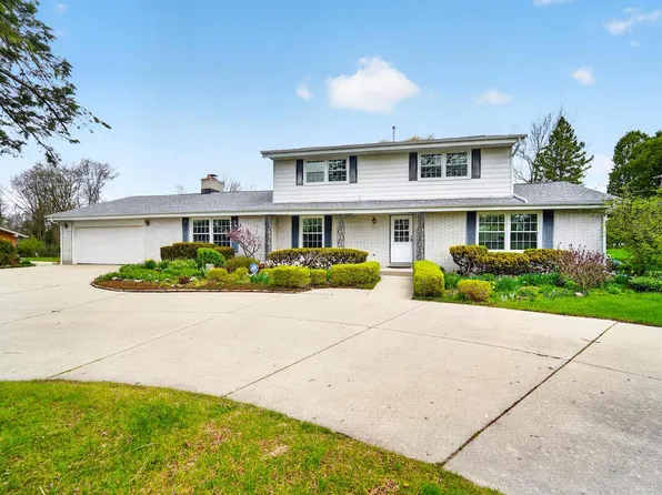 1634 W River Oaks LANE, Mequon, WI 53092