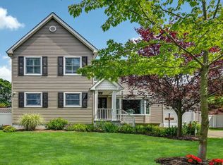 17 Delaware Ave, Commack, NY 11725