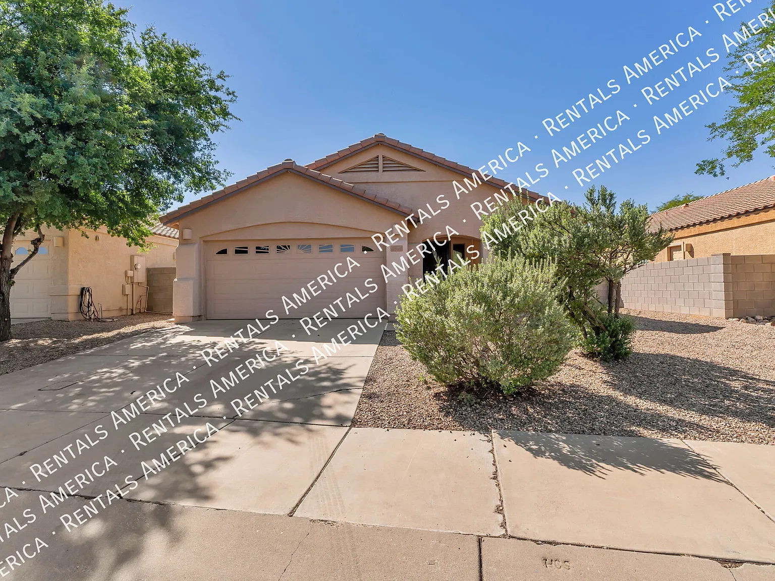 Southeast gated 4 bedroom, 2 bath! — Photo 3