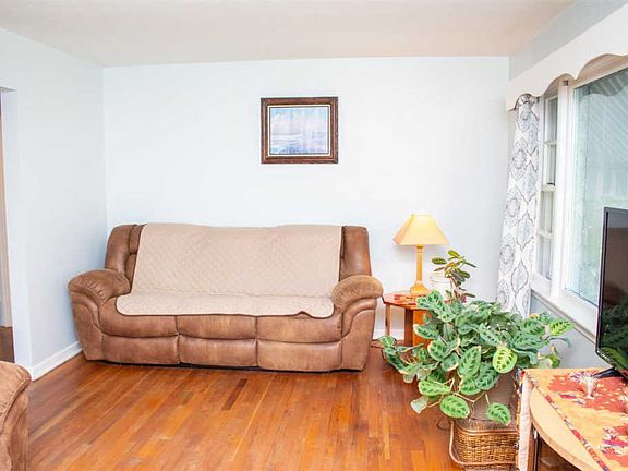4th image of 2719 10th Ave
