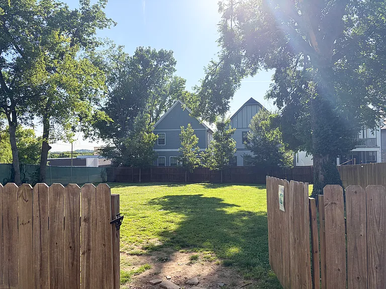Bellmore — Photo 10