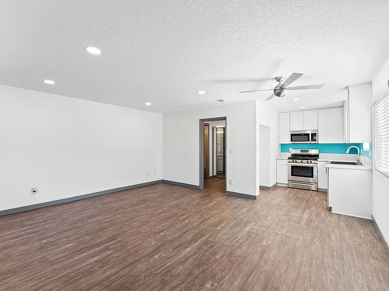 Eastside Apartments — Photo 24
