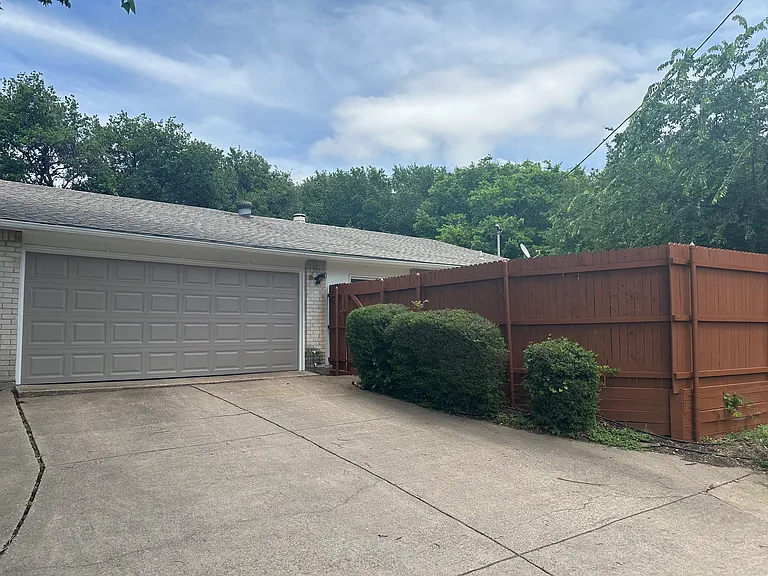 1440 Wind Cave Cir — Photo 17