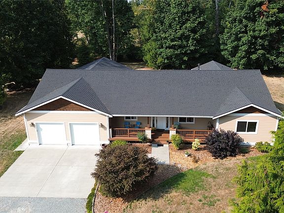 3rd image of 1761 Tamarack Lane