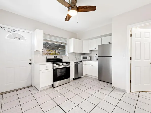 310 NE 6th St, Hallandale, FL