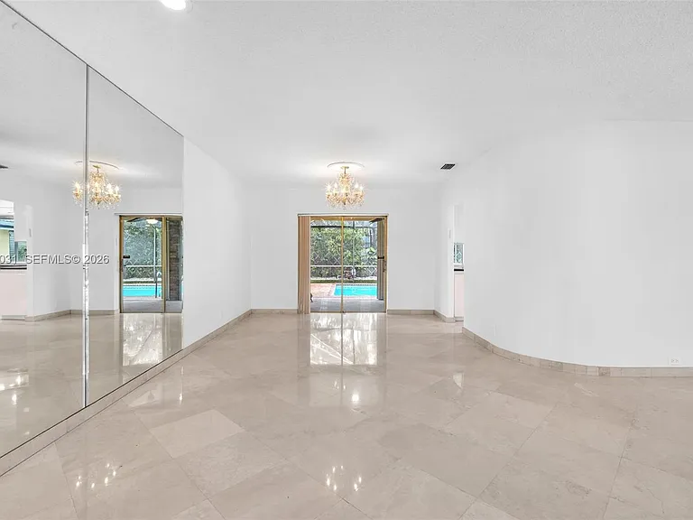 3441 N Hills Dr — Photo 10