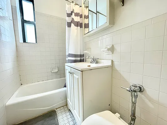 Rented by HOLTON REAL ESTATE INC. | media 10