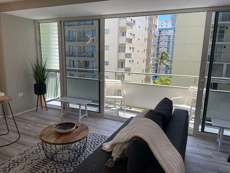 445 Kaiolu St #501 — Photo 2