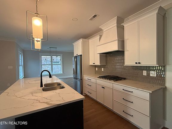 4th image of 77 Royal Troon Cir