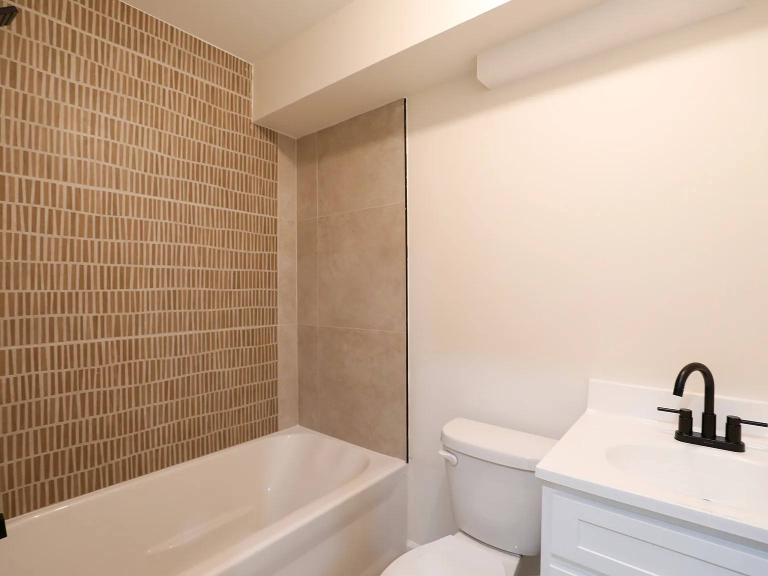 1 bed, 700 sqft, $1,650 — Photo 3