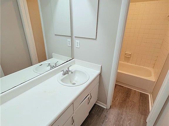 4th image of 2553 Terrace Trl