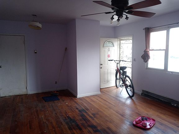 2nd image of 3215 Wallace Ave #3