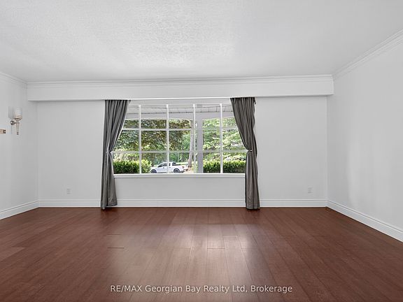 5th image of 329 Glenbrook Dr