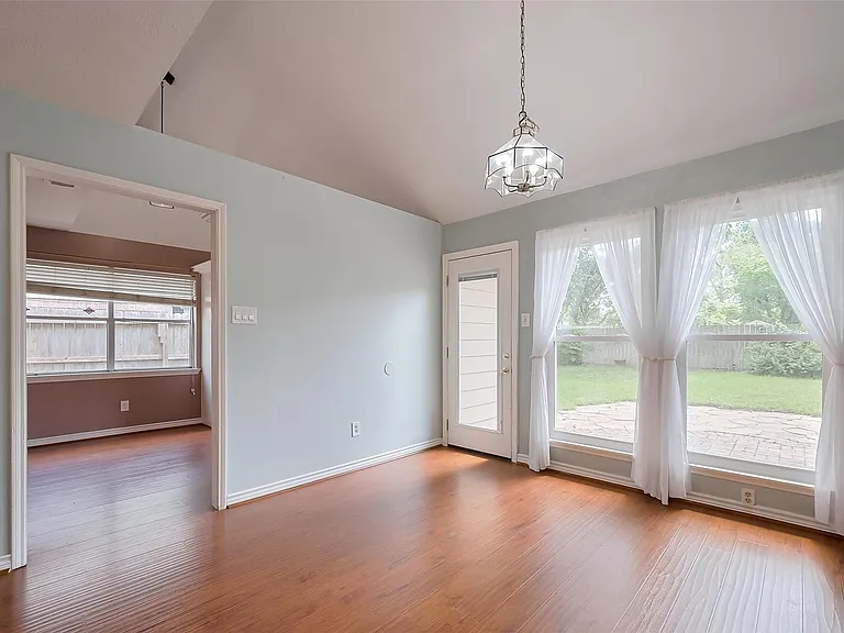 1103 Cheyenne Meadows Dr — Photo 9