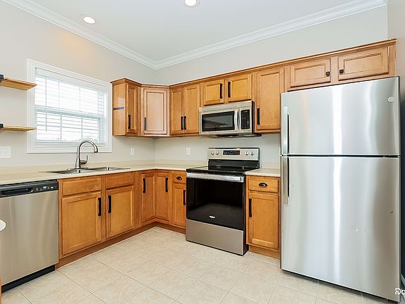 2nd image of 712 Hornsby Ln