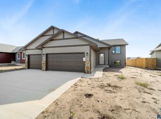 804 N Juniper St, Lennox, SD 57039