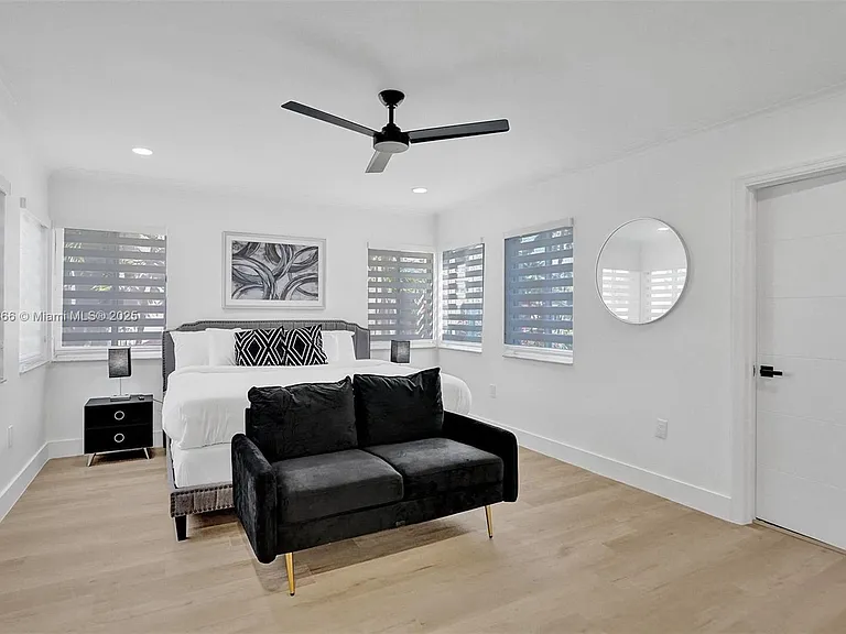 725 Harrison St — Photo 40