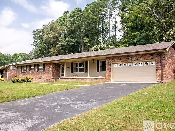 3rd image of 3417 Myra Ave