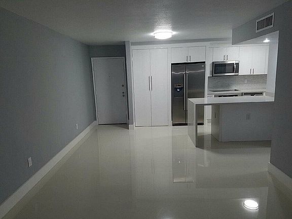 4th image of 110 Fontainebleau Blvd APT 311