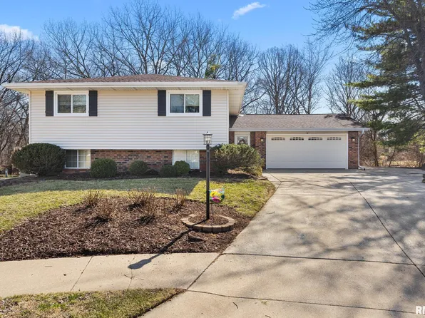 2400 W Cabana Ct, Peoria, IL 61614