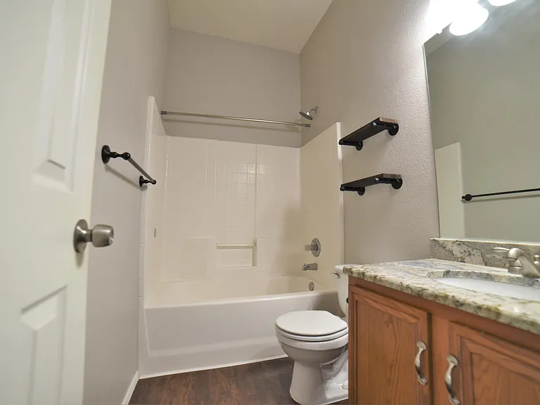 208 Meadow Lark Ln — Photo 9