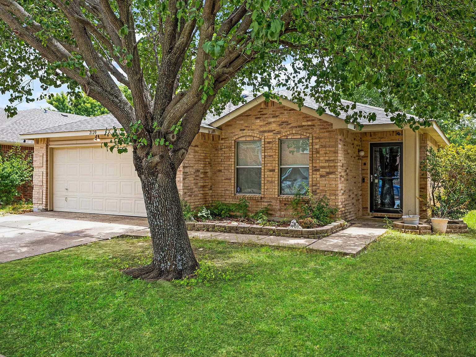 3 bed, 1701 sqft, $2,400 — Photo 1