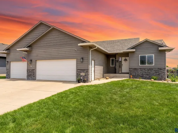 310 Thelma Ave, Harrisburg, SD 57032