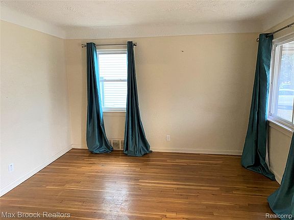 2nd image of 3012 Greenfield Rd