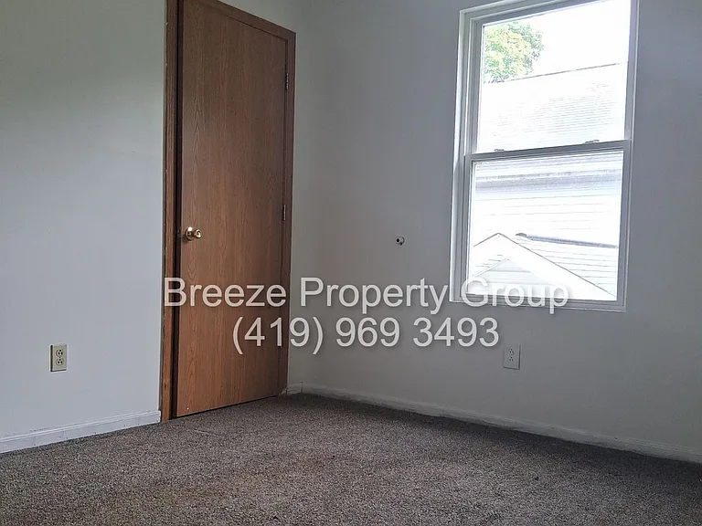 201 W Chalmers Ave — Photo 9