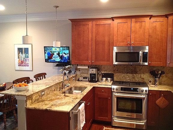 5th image of 931 Morattico Cir