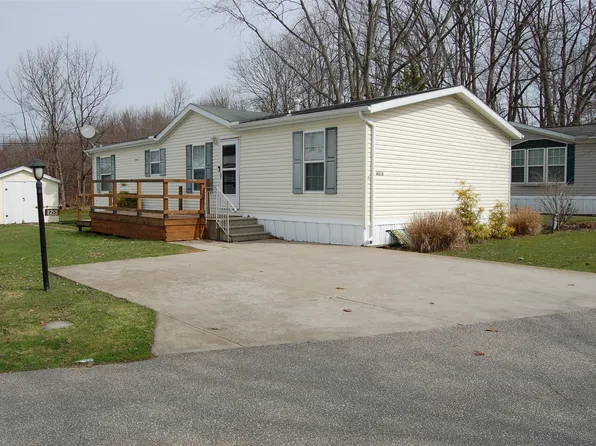 8215 Timberwood Ln, Erie, PA 16509