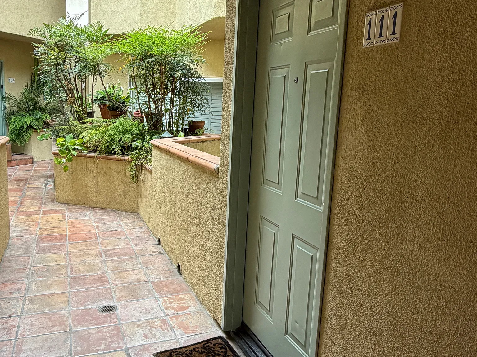 S Niagara St, Burbank — Photo 3