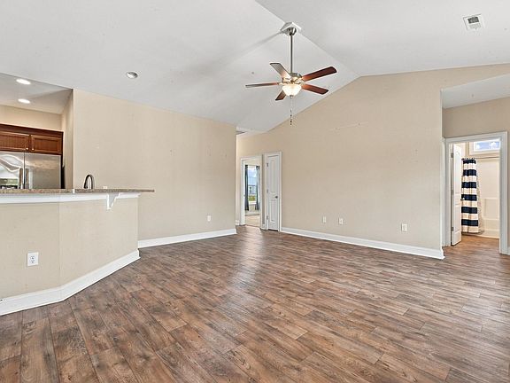 4th image of 207 Copperwood Loop