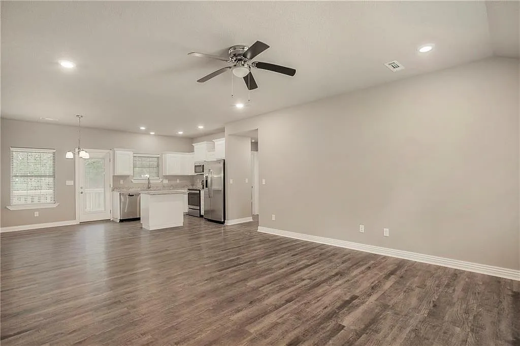 3 Plymouth Ln - 1 — Photo 2