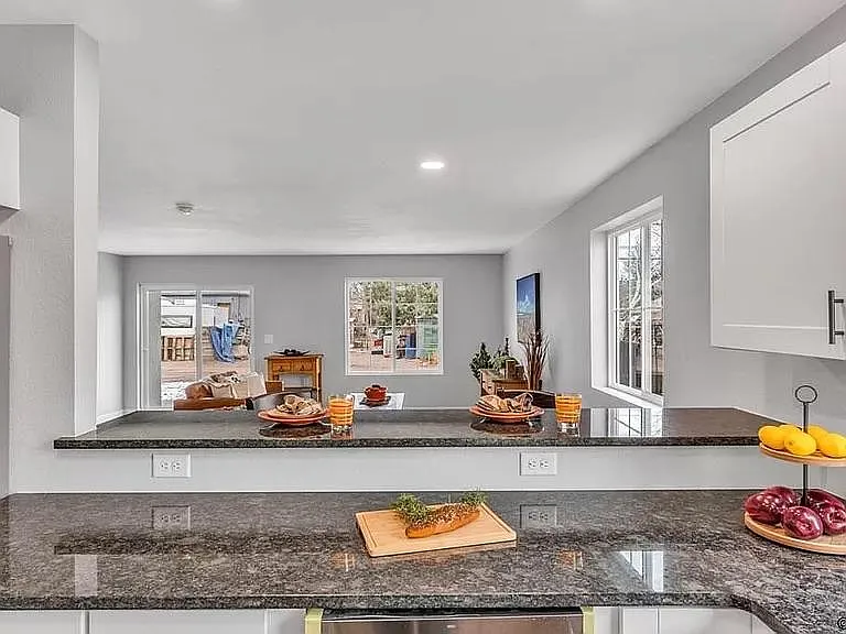 817 Forest Ave #B — Photo 8