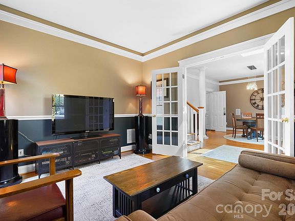 5th image of 10238 Edgecliff Rd