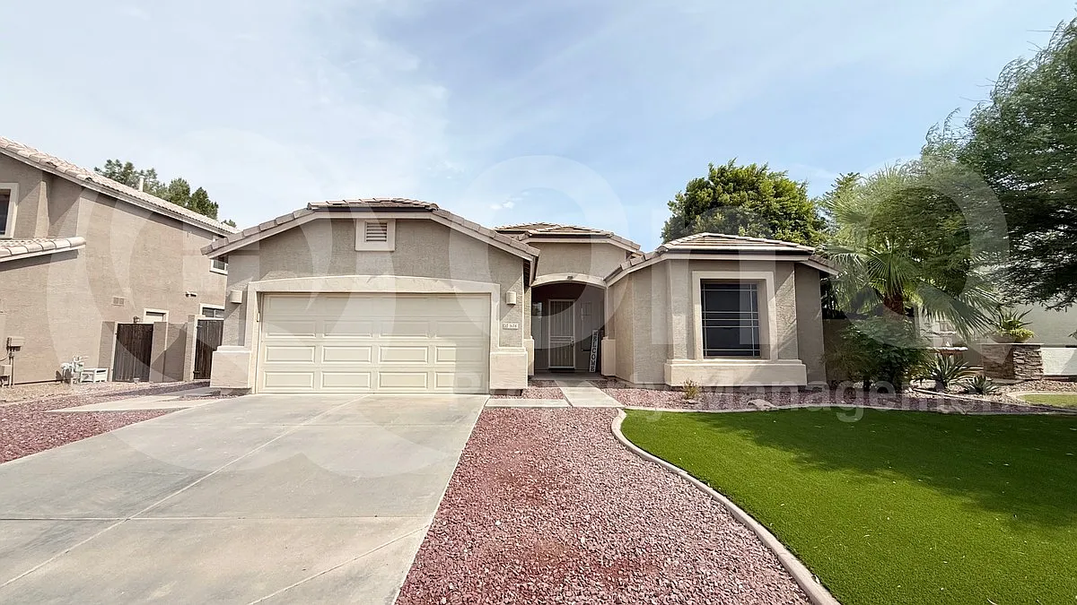 3 bed, 2.0 bath, 1715 sqft, $2,500 — Photo 2