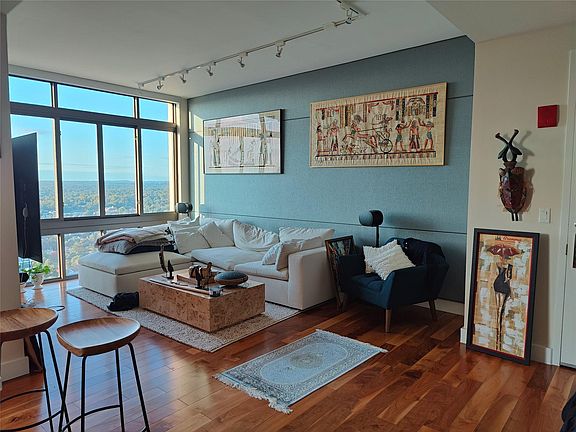 2nd image of 175 Huguenot St Unit Penthouse 503