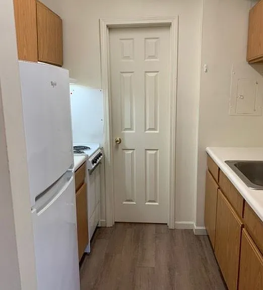 405 Monroe St — Photo 2