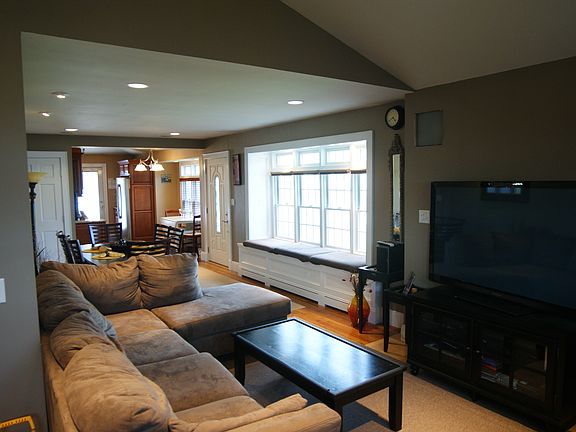 3rd image of 22 Cotter St