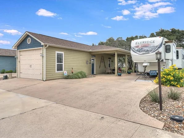 77 Augusta Cir, Aransas Pass, TX 78336