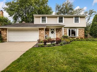 1007 Mayfair Dr, Libertyville, IL
