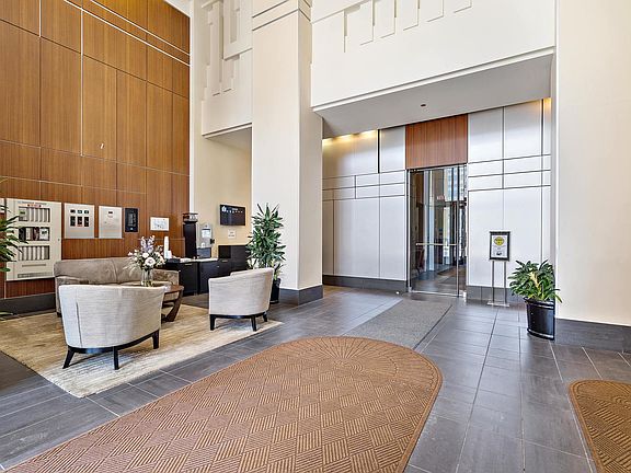 2nd image of 1400 S Michigan Ave APT 505