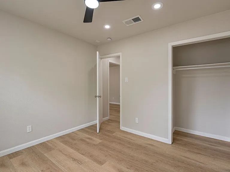 1204 Spearson Ln — Photo 9