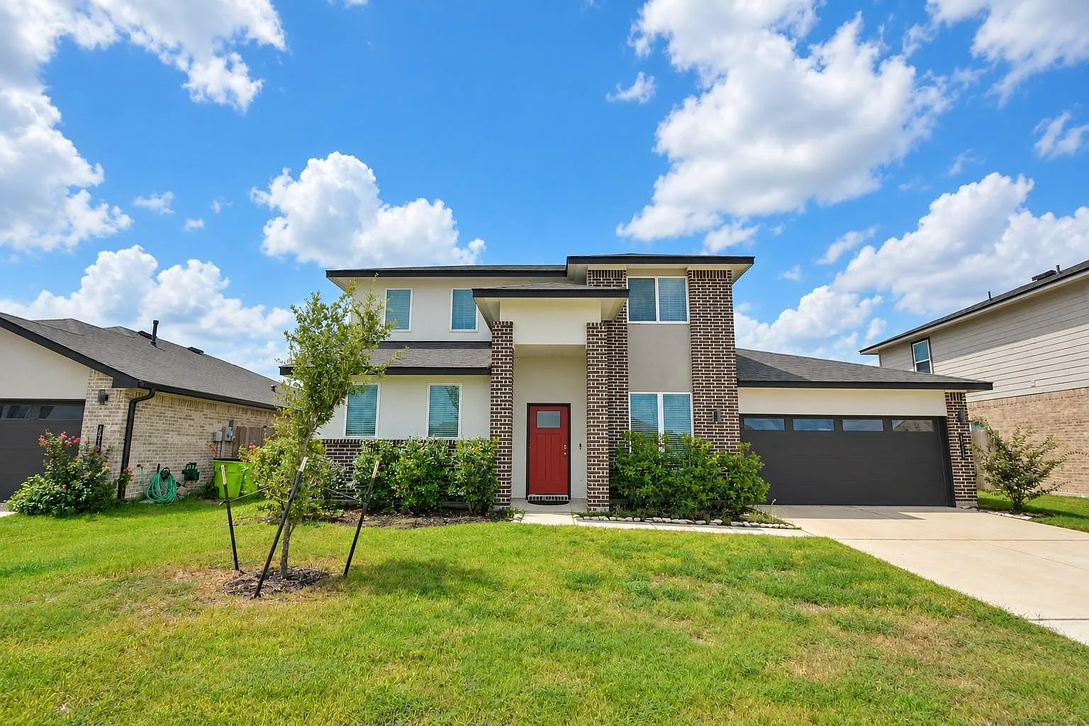 4 bed, 2.5 bath, 2256 sqft, $2,600 — Photo 1