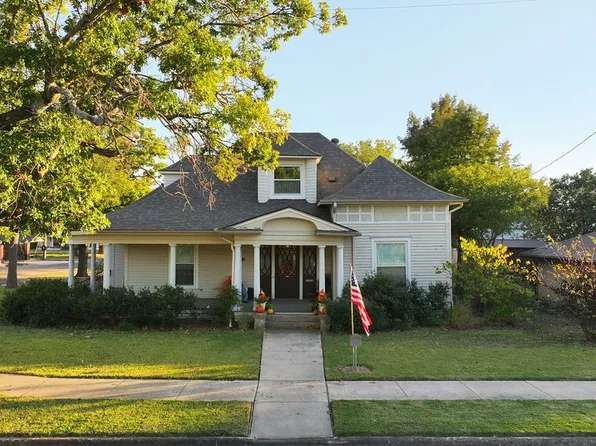 704 E Main St, Honey Grove, TX 75446