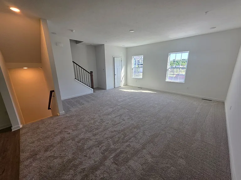 1806 Canterbury Dr — Photo 4