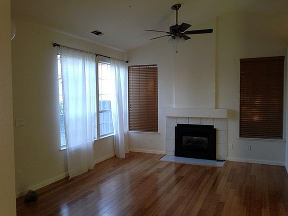 3rd image of 17 Hallwood Ct