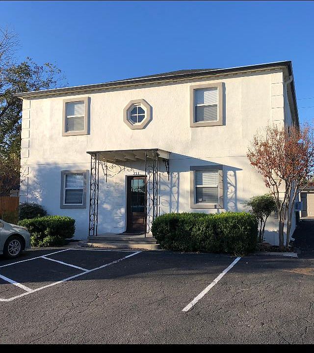 1st image of 211 N Monroe St #2