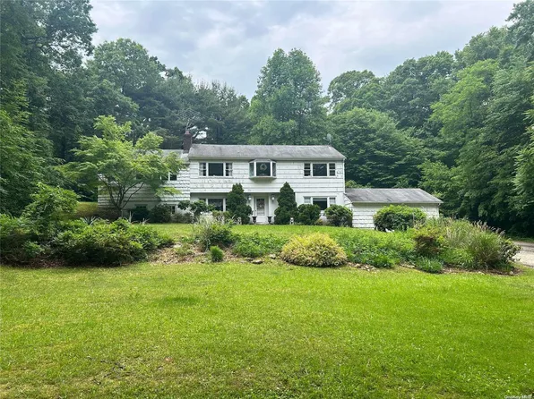 1976 Knollwood Lane, Muttontown, NY 11791